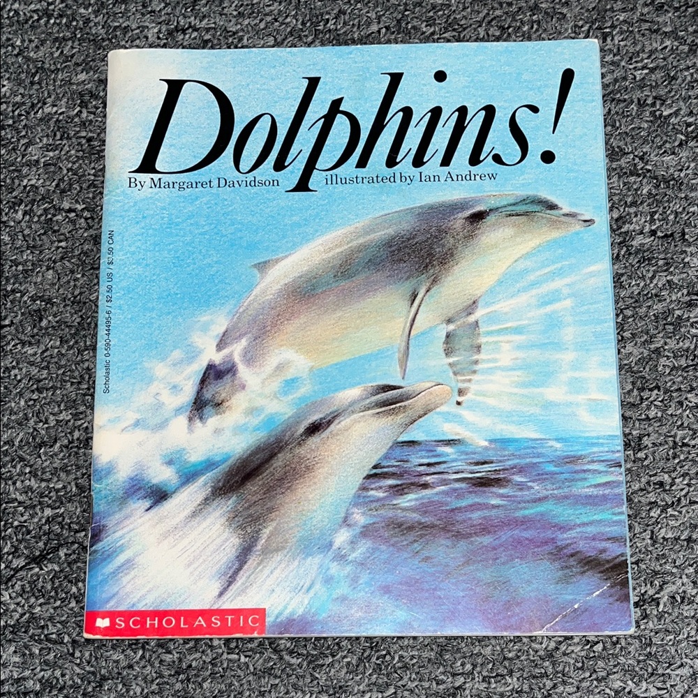 ❤️Dolphins Scholastic Paperback Book
